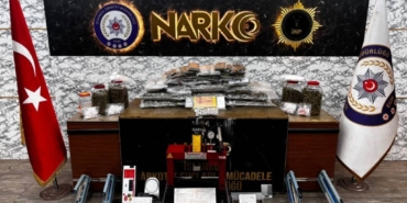 bilecik-haber_beyoglu-nda-uyusturucu-operasyonunda-yakalanan-4-zanli-tutuklandi-38697.jpg