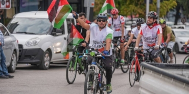 bilecik-haber_bursa-da-bisikletliler-gazze-icin-pedal-cevirdi-35826.jpg