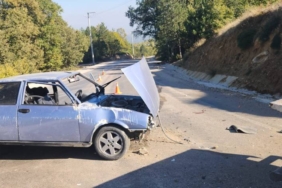 bilecik-haber_bursa-da-devrilen-otomobildeki-2-kisi-yaralandi-38998.jpg