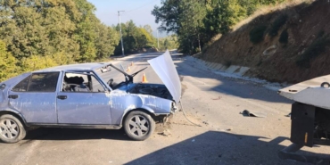 bilecik-haber_bursa-da-devrilen-otomobildeki-2-kisi-yaralandi-38998.jpg