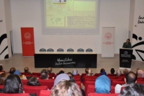 bilecik-haber_bursa-da-milli-mucadeleden-cumhuriyetin-ilanina-konulu-konferans-duzenlendi-40162.jpg
