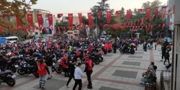 bilecik-haber_bursa-da-motosikletlerle-cumhuriyet-korteji-duzenlendi-39732.jpg