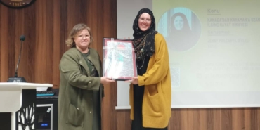 bilecik-haber_bursa-da-ogretmen-akademileri-nin-konugu-yazar-jenny-molendyk-divleli-oldu-38766.jpg