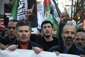 bilecik-haber_bursa-da-yahya-sinvar-icin-giyabi-cenaze-namazi-kilindi-37693.jpg