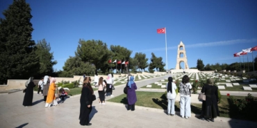 bilecik-haber_canakkale-nin-batmanli-misafirleri-tarihi-gelibolu-yarimadasi-ndaki-sehitlik-ve-anitlari-gezdi-36604.jpg