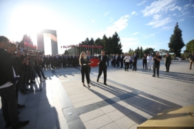bilecik-haber_chp-genel-baskani-ozel-canakkale-sehitler-abidesi-ni-ziyaret-etti-35396.jpg
