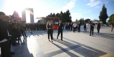 bilecik-haber_chp-genel-baskani-ozel-canakkale-sehitler-abidesi-ni-ziyaret-etti-35396.jpg