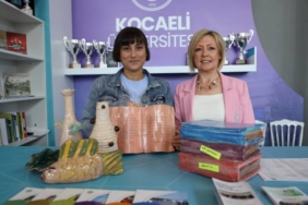 bilecik-haber_dip-camuru-ndan-uretilen-seramik-kitaplar-kocaeli-kitap-fuari-nda-sergileniyor-35514.jpg