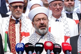 bilecik-haber_diyanet-isleri-baskani-erbas-din-adamlari-ile-barisa-cagri-aciklamasi-yapti-34513.jpg