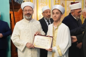 bilecik-haber_diyanet-isleri-baskani-erbas-hafizlara-icazet-belgelerini-verdi-37637.jpg
