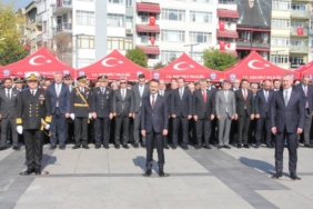 bilecik-haber_dogu-marmara-ve-bati-karadeniz-de-cumhuriyet-bayrami-dolayisiyla-celenk-sunma-torenleri-yapildi-39420.jpg