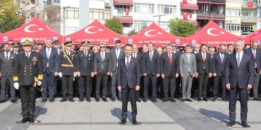 bilecik-haber_dogu-marmara-ve-bati-karadeniz-de-cumhuriyet-bayrami-dolayisiyla-celenk-sunma-torenleri-yapildi-39420.jpg