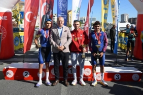 bilecik-haber_edirne-de-15-cumhuriyet-kupasi-bisiklet-yol-yarisi-duzenlendi-39135.jpg