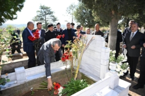 bilecik-haber_edirneli-sehit-kucukyogurtlu-kabri-basinda-anildi-37936.jpg