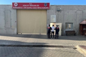 bilecik-haber_edremit-te-2-hukumlu-yakalandi-35594.jpg