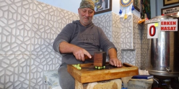 bilecik-haber_erdek-ilcesinde-zeytin-kirma-mesaisi-suruyor-38983.jpg