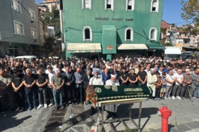 bilecik-haber_fatih-te-surlarda-intihar-eden-suphelinin-oldurdugu-2-kadinin-cenazesi-defnedildi-34321.jpg