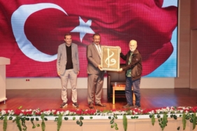bilecik-haber_hayati-inanc-hayata-siirden-bakmak-soylesisinde-genclerle-bir-araya-geldi-37493.jpg