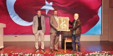 bilecik-haber_hayati-inanc-hayata-siirden-bakmak-soylesisinde-genclerle-bir-araya-geldi-37493.jpg