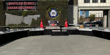bilecik-haber_istanbul-da-duzenlenen-operasyonda-73-bin-104-kacak-saat-ele-gecirildi-36268.jpg