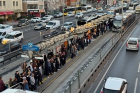 bilecik-haber_istanbul-da-haftanin-ilk-is-gununde-trafik-yogunlugu-yasaniyor-37727.jpg