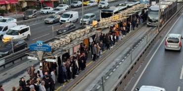 bilecik-haber_istanbul-da-haftanin-ilk-is-gununde-trafik-yogunlugu-yasaniyor-37727.jpg