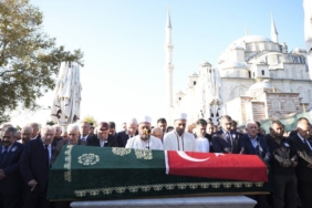 bilecik-haber_iyi-parti-genel-baskani-dervisoglu-is-adami-mehmet-gul-un-cenaze-torenine-katildi-39434.jpg