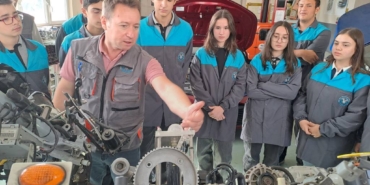 bilecik-haber_kadin-motor-ustasi-adaylari-lisede-meslegin-inceliklerini-ogreniyor-36669.jpg