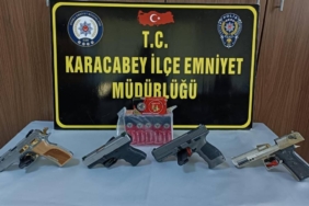 bilecik-haber_karacabey-de-bir-evde-ruhsatsiz-tabancalar-ele-gecirildi-35069.jpg