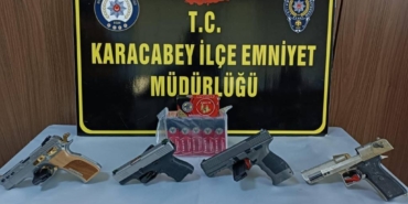 bilecik-haber_karacabey-de-bir-evde-ruhsatsiz-tabancalar-ele-gecirildi-35069.jpg