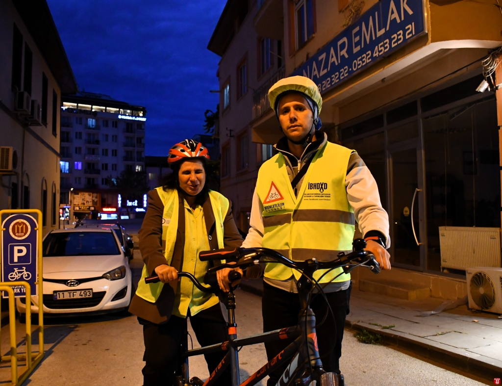 Kent Konseyi Engelli Meclisi Başkanlığı seçimine "tandem bisiklet"le geldi