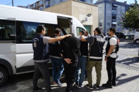 bilecik-haber_kirklareli-nde-bir-anne-uyusturucu-ticareti-yapmakla-suclanan-oglunu-polise-teslim-etti-34864.jpg