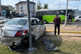 bilecik-haber_kocaeli-de-halk-otobusuyle-otomobilin-carpistigi-kazada-4-kisi-yaralandi-36163.jpg