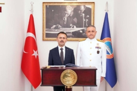 bilecik-haber_kocaeli-valisi-aktas-golcuk-tersane-komutanligi-ni-ziyaret-etti-35392.jpg