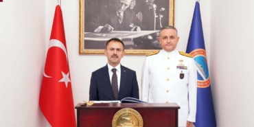 bilecik-haber_kocaeli-valisi-aktas-golcuk-tersane-komutanligi-ni-ziyaret-etti-35392.jpg