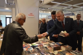 bilecik-haber_luleburgaz-da-kitap-ve-edebiyat-fuari-basladi-37108.jpg