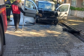 bilecik-haber_luleburgaz-da-park-halindeki-aracta-cikan-yangin-sonduruldu-37432.jpg