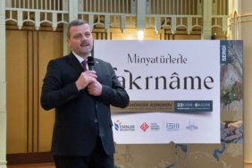 bilecik-haber_minyaturlerle-fakrname-sergisi-taksim-de-sanatseverlerle-bulustu-40034.jpg