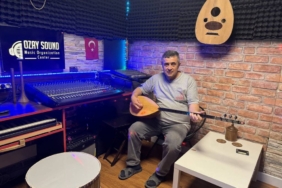 bilecik-haber_mobilya-atolyesinde-viyolle-yalittigi-ses-studyosunda-muzikle-ugrasiyor-36289.jpg