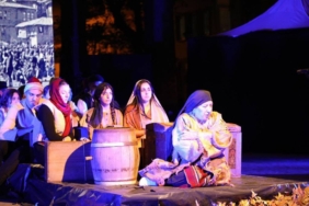 bilecik-haber_mudanya-da-mubadil-oykuleri-oyunu-sahnelendi-34915.jpg