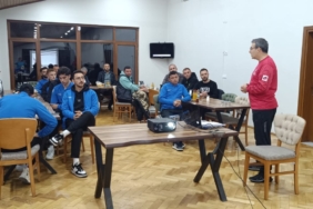 Pazaryerispor teknik heyeti ve futbolcularına seminer verildi