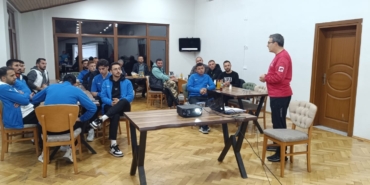 Pazaryerispor teknik heyeti ve futbolcularına seminer verildi