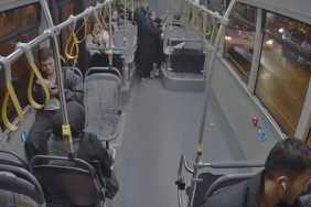bilecik-haber_sakarya-da-belediye-otobusu-soforu-fenalasan-yolcuyu-hastaneye-yetistirdi-40179.jpg