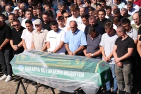 bilecik-haber_sakarya-da-makarna-fabrikasindaki-patlamada-yaralanarak-hastanede-hayatini-kaybeden-kadin-isci-defnedildi-35573.jpg