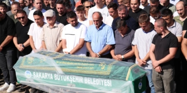 bilecik-haber_sakarya-da-makarna-fabrikasindaki-patlamada-yaralanarak-hastanede-hayatini-kaybeden-kadin-isci-defnedildi-35573.jpg