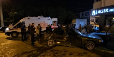 bilecik-haber_sakarya-da-park-halindeki-araca-carpan-otomobildeki-1-kisi-oldu-1-kisi-yaralandi-36423.jpg
