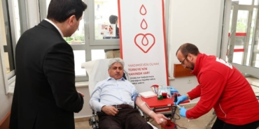 bilecik-haber_sakarya-valisi-dogan-kan-bagisinda-bulundu-40206.jpg