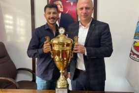 Şampiyondan Bekir Başkan'a ziyaret