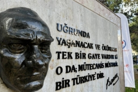 bilecik-haber_sariyer-de-onarilan-ataturk-maski-ve-kaidesi-torenle-acildi-36642.jpg