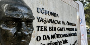 bilecik-haber_sariyer-de-onarilan-ataturk-maski-ve-kaidesi-torenle-acildi-36642.jpg